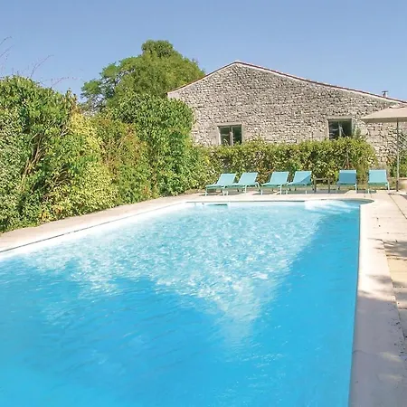 Amazing In With 5 Bedrooms, Wifi And Outdoor Swimming Pool Nyaraló *
