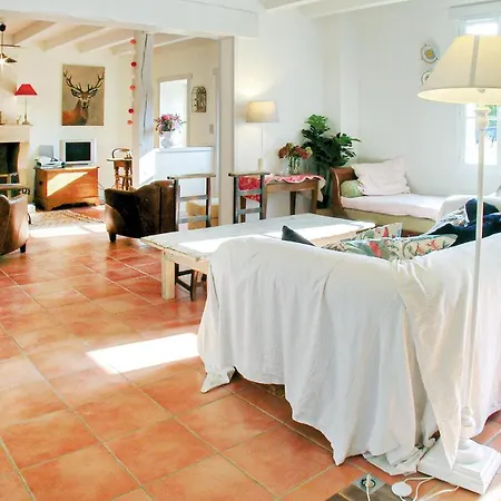 Nyaraló Amazing In With 5 Bedrooms, Wifi And Outdoor Swimming Pool *