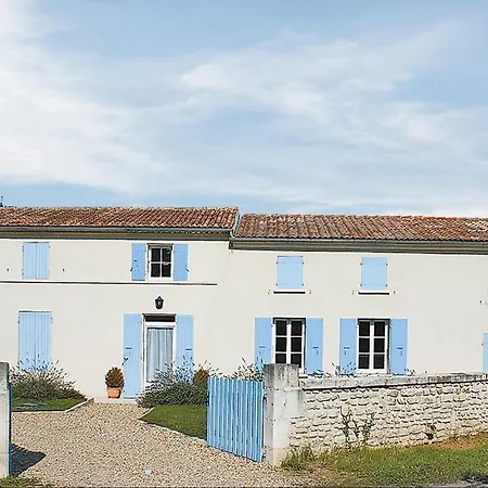 Amazing In With 5 Bedrooms, Wifi And Outdoor Swimming Pool Nyaraló
