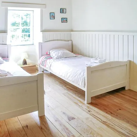 Nyaraló Amazing In With 5 Bedrooms, Wifi And Outdoor Swimming Pool *