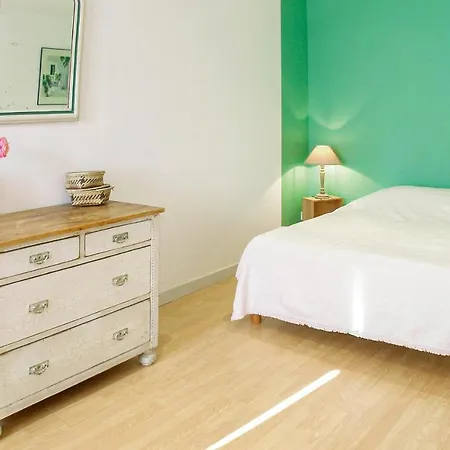 Nyaraló Amazing In With 5 Bedrooms, Wifi And Outdoor Swimming Pool