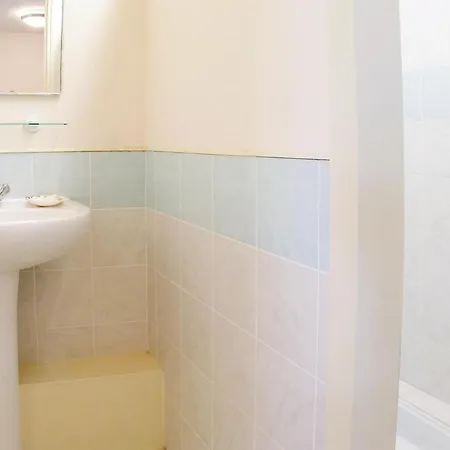 Nyaraló Amazing In With 5 Bedrooms, Wifi And Outdoor Swimming Pool *