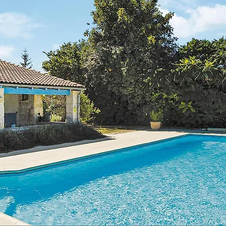 Amazing In With 5 Bedrooms, Wifi And Outdoor Swimming Pool Nyaraló