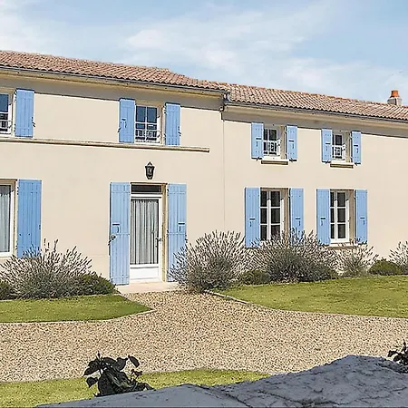 Nyaraló Amazing In With 5 Bedrooms, Wifi And Outdoor Swimming Pool